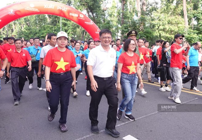 Hơn 6.000 người tại TPHCM đi bộ đồng hành “Cùng Việt Nam tiến bước”