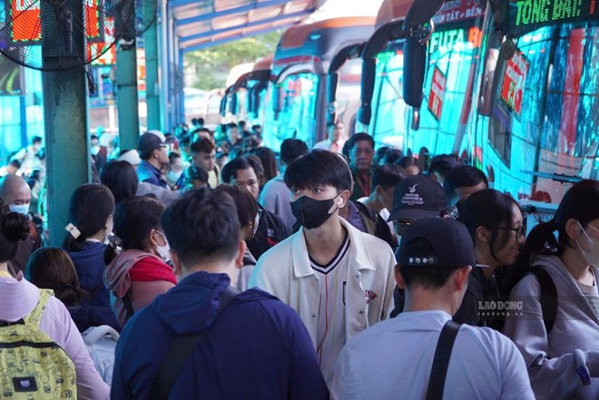 Bến xe Miền Tây đông khách, cửa ngõ phía Tây vẫn thông thoáng