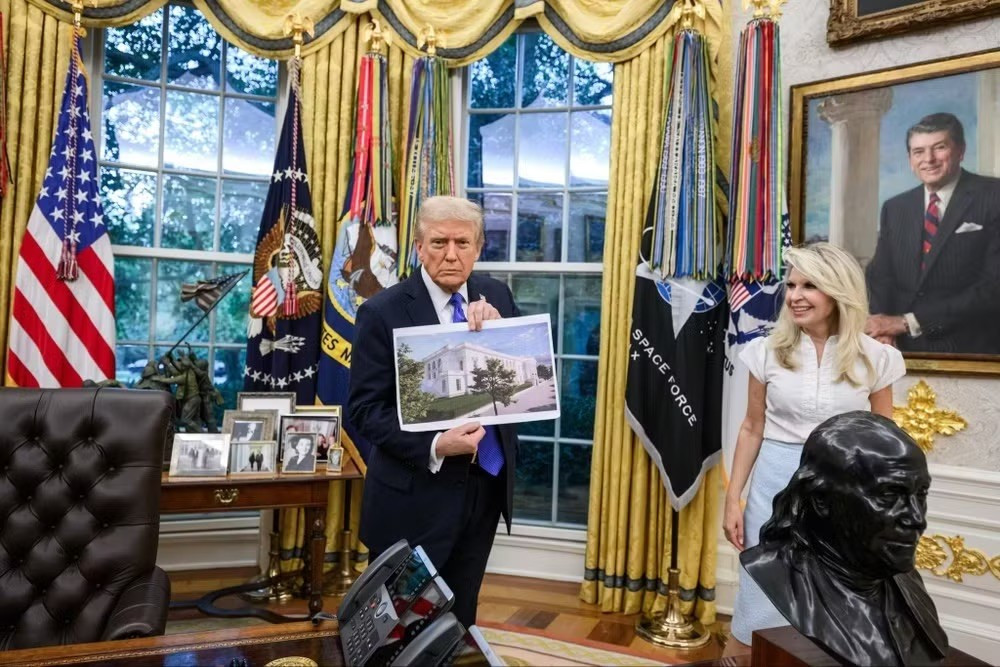 Tổng thống Trump trong một lần giới thiệu về dự án phòng khiêu vũ Nhà Trắng. Ảnh: WH g35-sruwyaa75kz.jpg