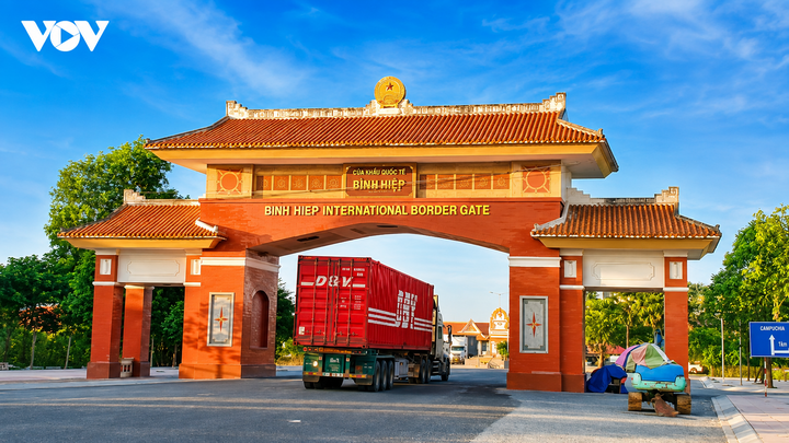 Đầu tư hạ tầng cửa khẩu, Tây Ninh mở rộng không gian giao thương quốc tế.
