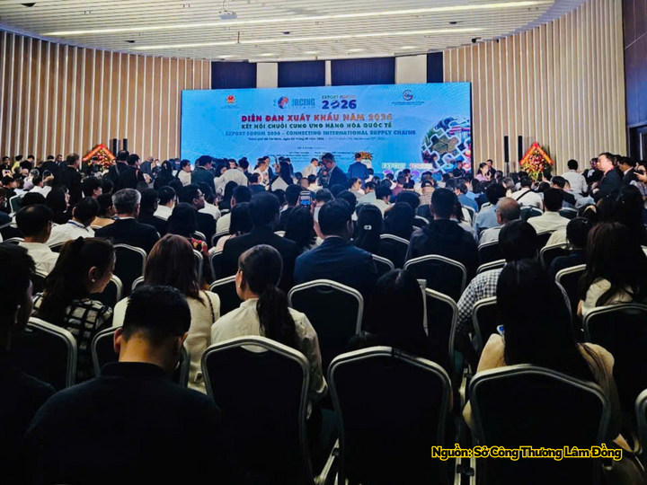 Quang cảnh diễn đàn xuất khẩu năm 2026 trong khuôn khổ triển lãm.