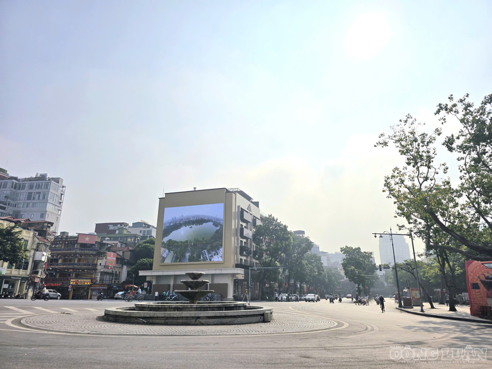 Theo phương án đang được lấy ý kiến, khu vực phía Bắc hồ Hoàn Kiếm dự kiến mở rộng Quảng trường Đông Kinh Nghĩa Thục, hình thành quảng trường lớn, tăng cường kết nối với hồ Hoàn Kiếm và công viên - quảng trường phía Đông. Ảnh: H. Đương clo_br_36721ebdc2f342ad1be2.jpg