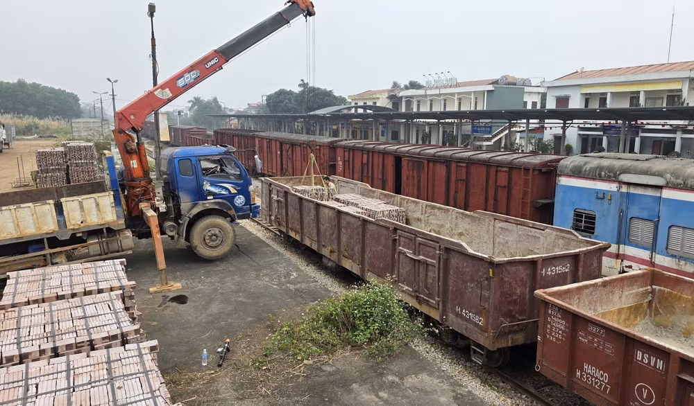 Đường sắt sẽ có điều kiện đảm nhận những luồng vận tải lớn, tăng tính kết nối giữa TP.HCM và các địa phương lân cận. Ảnh: VNR. anh-2-duong-sat-se-co-dieu-kien-dam-nhan-nhung-luong-van-tai-lon-tang-tinh-ket-noi-giua-tphcm-va-cac-dia-phuong-lan-can-anhvnr.png