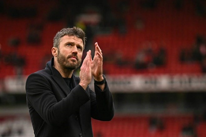 HLV Carrick bức xúc với VAR sau trận Man United thua Man City