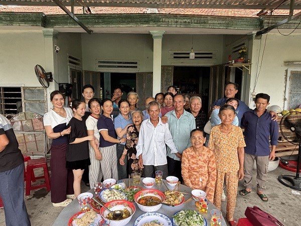 Đại úy Công an ở Phú Thọ giúp một gia đình đoàn tụ sau 52 năm lạc nhau