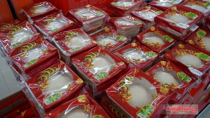 Thị trường bánh trung thu những ngày này dần trở nên sôi động, sức mua tăng.