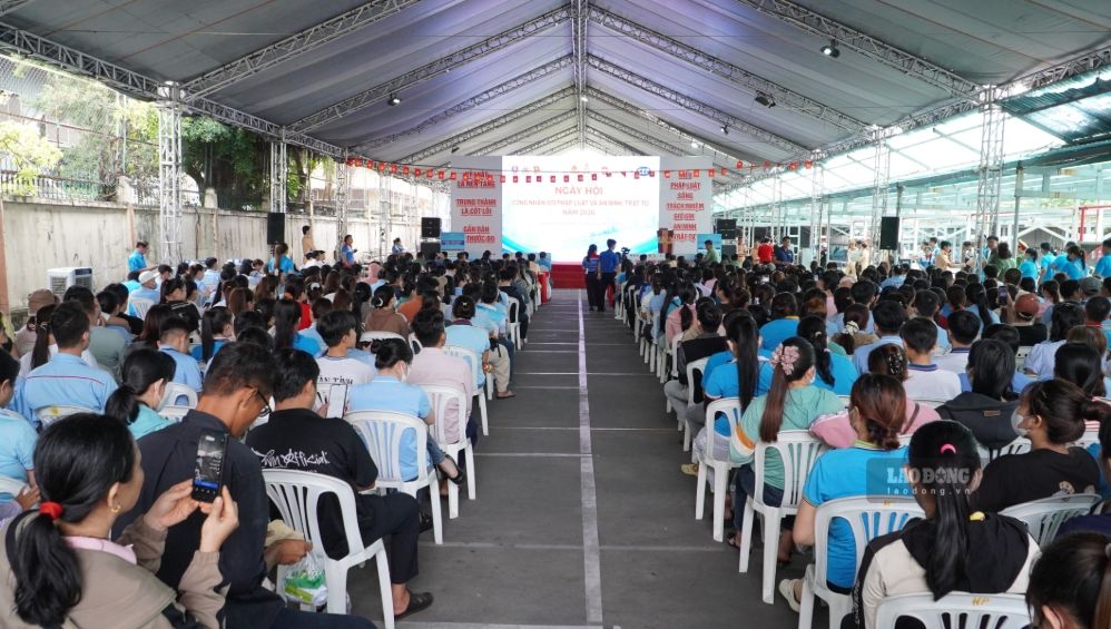 Người lao động cần được tuyên truyền pháp luật để phòng ngừa bẫy tín dụng đen trên mạng xã hội. Ảnh chụp ngày 6.9. Ảnh: Minh Tâm