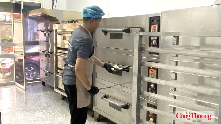 Nhiều cơ sở sản xuất bánh trung thu tại Hải Phòng đã đầu tư hệ thống máy, quy trình sản xuất hiện đại, bảo đảm an toàn vệ sinh thực phẩm.