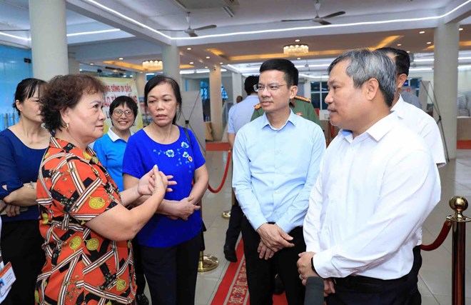 Bảo đảm người dân có điều kiện sống tốt hơn sau khi làm Trục đại lộ cảnh quan sông Hồng