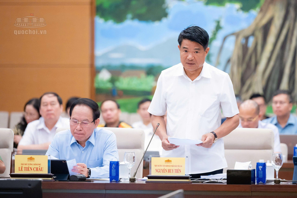 Viện trưởng Viện Kiểm sát nhân dân tối cao Nguyễn Huy Tiến trình bày Tờ trình dự thảo Bộ luật Tố tụng hình sự (sửa đổi). Ảnh QH. 40.jpg