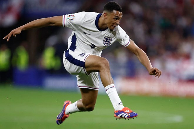 Alexander-Arnold khiến Tuchel phải nghĩ lại sau trận thắng Cộng hòa Czech