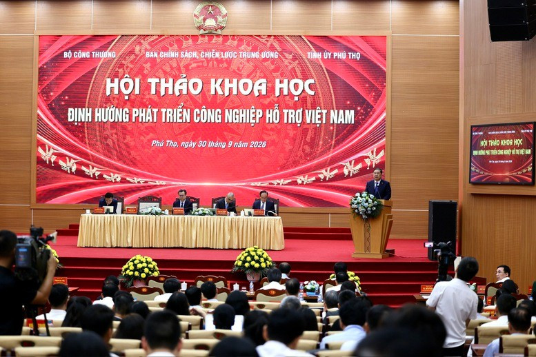 Phó Thủ tướng Thường trực đề nghị các cơ quan, bộ, ngành đổi mới mạnh mẽ cách tiếp cận phát triển công nghiệp hỗ trợ. Ảnh: CP