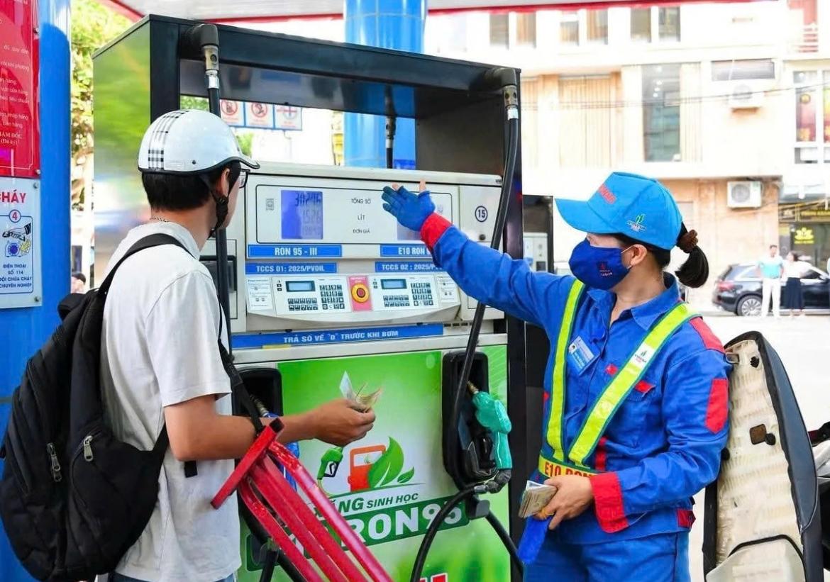 Kéo dài chính sách thuế với xăng, dầu và nhiên liệu bay đến hết năm 2026