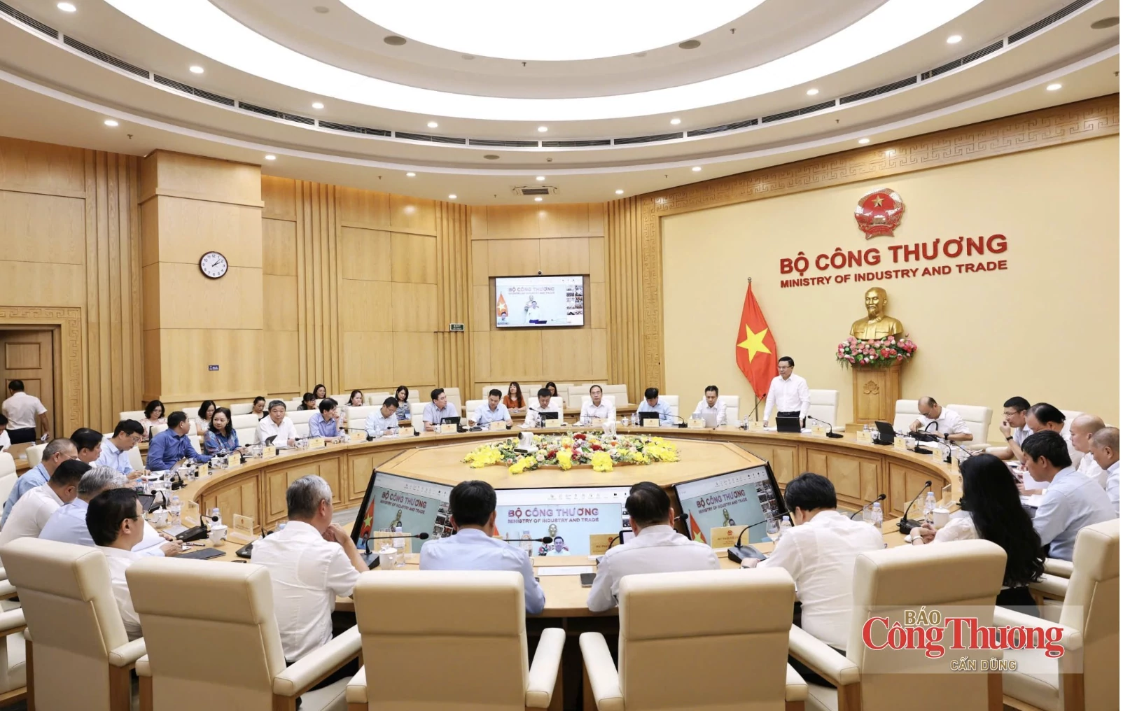 Thương mại duy trì đà tăng, tập trung kiểm soát nhập siêu trong 3 tháng cuối năm