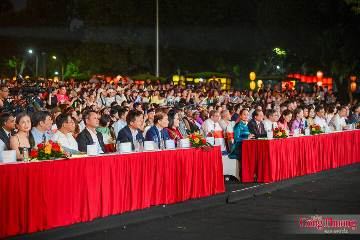 Tham dự lễ bế mạc có Phó Chủ tịch Quốc hội Nguyễn Thị Thanh, lãnh đạo các bộ, ngành... và các đại sứ, đại diện các cơ quan ngoại giao, tổ chức quốc tế.