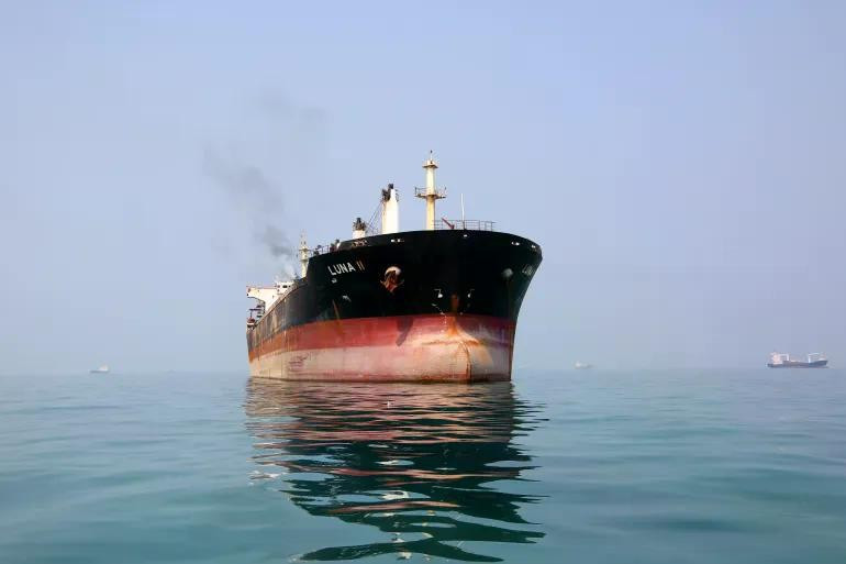 aa-20260909-42422213-42422194-irans-oil-tankers-off-bandar-abbas-in-strait-of-hormuz.jpg