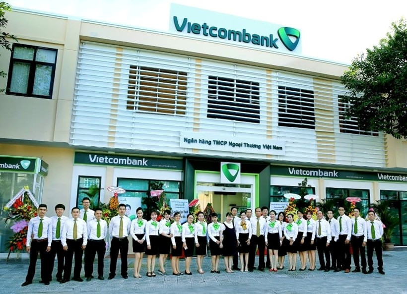 Tập thể Vietcombank Nam Đà Nẵng những ngày đầu thành lập. 10namvuotkhodethanhcong.jpg