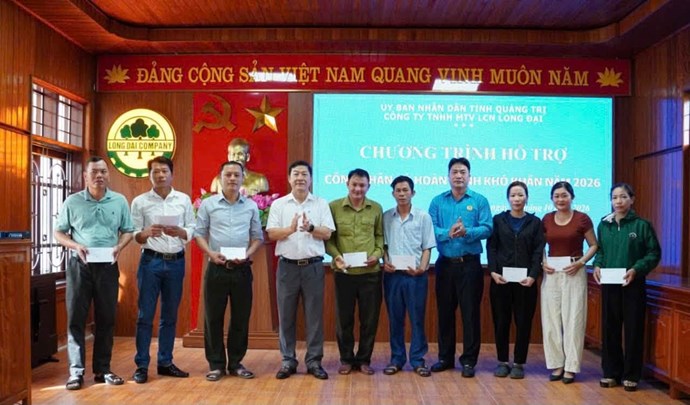 Công đoàn Công ty Lâm công nghiệp Long Đại hỗ trợ công nhân khó khăn