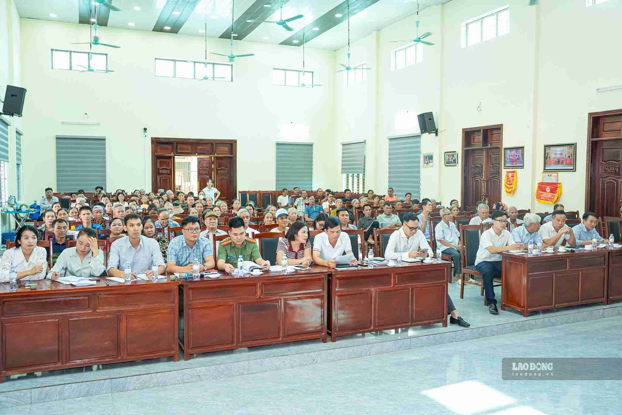 UBND xã Hoàn Long tổ chức hội nghị triển khai công tác giải phóng mặt bằng Dự án Khu đô thị hỗn hợp tại xã Hoàn Long - Văn Giang. Ảnh: Anh Luân
