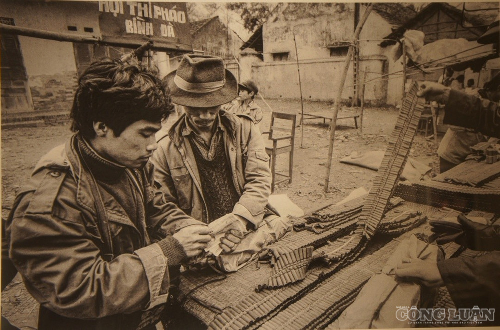 Bức ảnh "Binh Da firecracker market" (Chợ pháo Bình Đà) clo_br_dsc00011.jpg