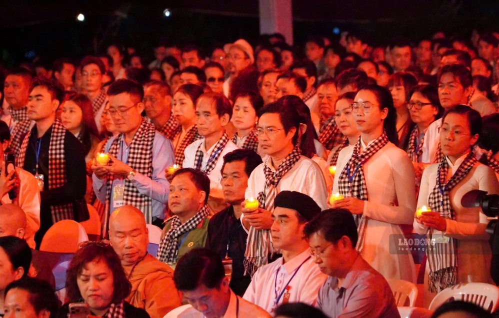 Những khoảnh khắc xúc động tại chương trình. Ảnh: Anh Tú