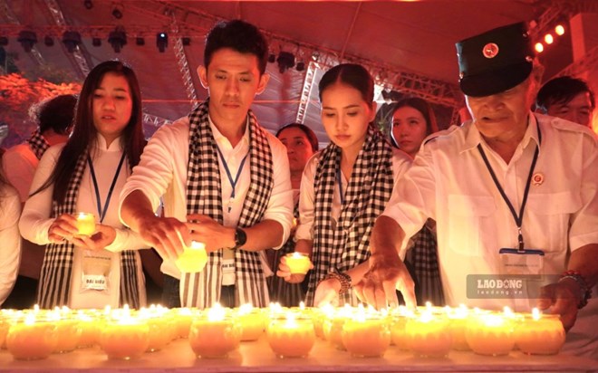 Hàng nghìn người thắp nến tri ân trước giờ an táng 731 hài cốt liệt sĩ tại TPHCM