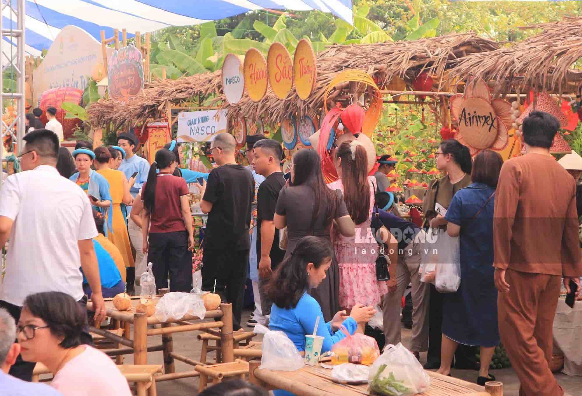 Ngày hội là không gian hội tụ để người lao động toàn Tổng Công ty được gặp gỡ, giao lưu, gắn kết. Ảnh: Phương Minh.
