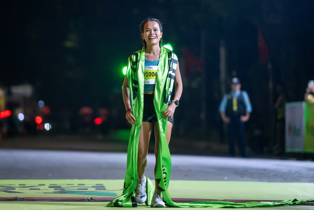 Cựu tuyển thủ quốc gia Phạm Thị Hồng Lệ bảo vệ thành công ngôi vô địch marathon nữ 42 km tại VPIM 2026, đồng thời phá kỷ lục cá nhân. Cựu tuyển thủ quốc gia Phạm Thị Hồng Lệ bảo vệ thành công ngôi vô địch marathon nữ 42 km tại VPIM 2026, đồng thời phá kỷ lục cá nhân.