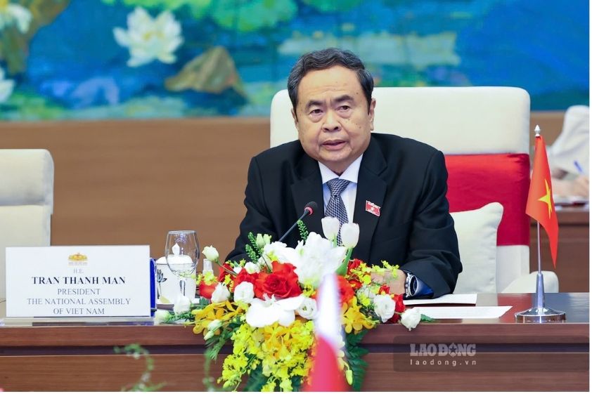 Ủy viên Bộ Chính trị, Chủ tịch Quốc hội Trần Thanh Mẫn phát biểu tại buổi hội kiến Thủ tướng Ba Lan Donald Tusk. Ảnh: Hải Nguyễn