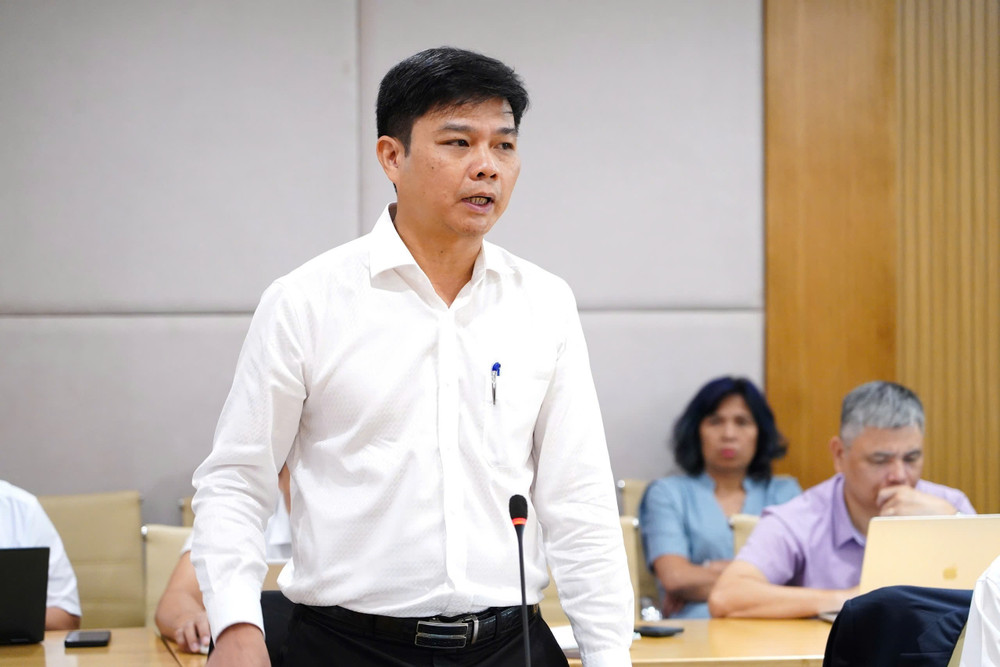 Vụ trưởng Vụ Khoa học Kỹ Thuật và Công nghệ Nguyễn Phú Hùng làm rõ quy trình thủ tục - Ảnh: KHCN 1000064499.jpg