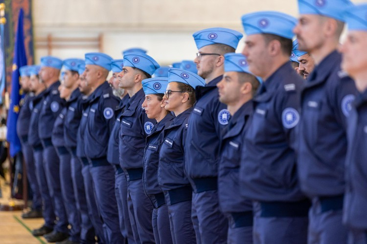 Các thành viên của cơ quan Frontex. Ảnh: frontex frontex-graduation-2022-web-28prop-750x66a3abcfd4.jpg