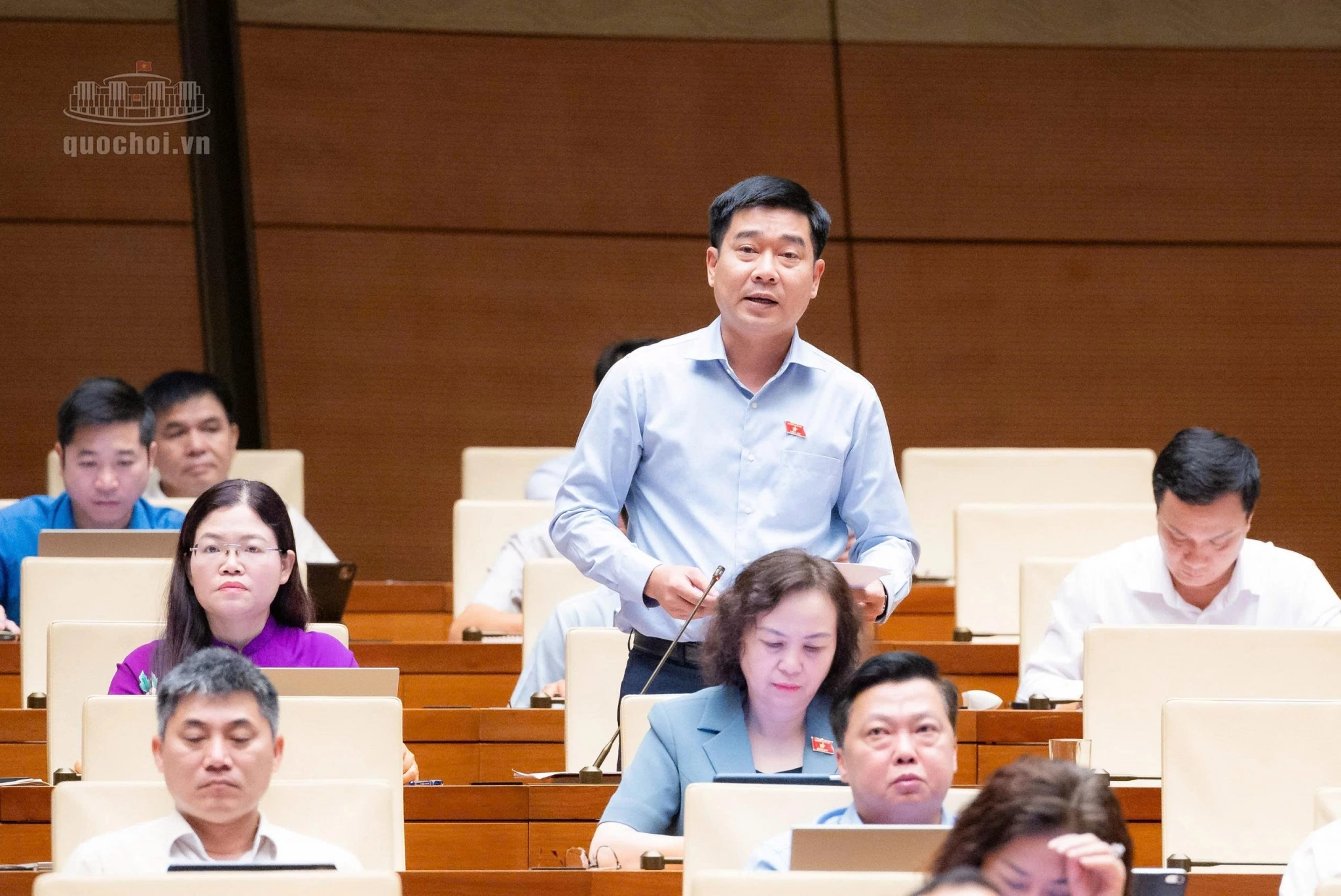 Đại biểu Quốc hội đề nghị cấm chuyển nhượng nhà trên giấy để ngăn đầu cơ, lướt sóng Đại biểu Quốc hội đề nghị cấm chuyển nhượng nhà trên giấy để ngăn đầu cơ, lướt sóng
