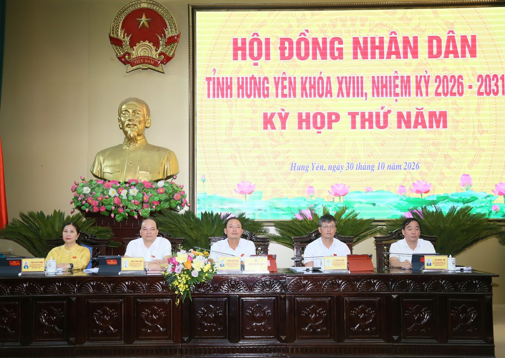 Đoàn Chủ tọa kỳ họp. Ảnh: hungyen.gov.vn hy.jpg